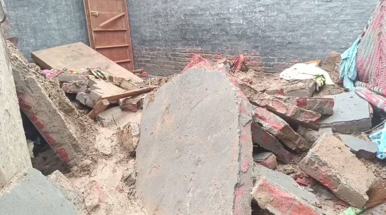 ਸਰਦੂਲਗੜ੍ਹ ’ਚ ਛੱਤ ਡਿੱਗਣ ਕਾਰਨ ਬੱਚੇ ਸਮੇਤ ਦੋ ਦੀ ਮੌਤ; ਮੌਕੇ ਤੇ ਪਹੁੰਚੇ ਵਿਧਾਇਕ ਨੇ ਹਰ ਸੰਭਵ ਮਦਦ ਦਾ ਭਰੋਸਾ