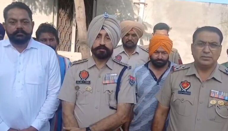 ਮੋਗਾ ਦੇ ਪਿੰਡ ਮੱਲੇਕੇ ’ਚ ਚਿੱਟਾ ਵੇਚਣ ਦੀ ਵੀਡੀਓ ਵਾਇਰਲ; ਪੁਲਿਸ ਨੇ ਸ਼ੱਕੀ ਘਰਾਂ ਅੰਦਰ ਕੀਤੀ ਛਾਪੇਮਾਰੀ