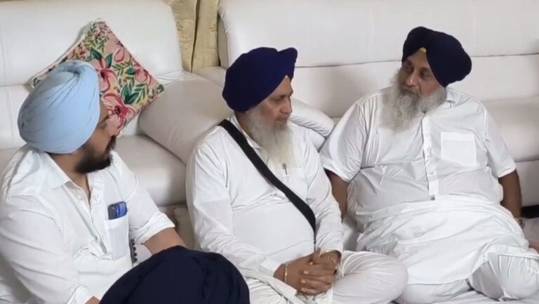 ਸੰਗਰੂਰ ਦੇ ਕਸਬਾ ਲੌਂਗੋਵਾਲ ਪਹੁੰਚੇ ਸੁਖਬੀਰ ਬਾਦਲ; ਗੋਬਿੰਦ ਸਿੰਘ ਲੌਂਗੋਵਾਲ ਦੇ ਪਰਿਵਾਰ ਨਾਲ ਕੀਤੀ ਮੁਲਾਕਾਤ; ਧੀ ਗੁਰਮਨ ਕੌਰ ਦੇ ਦੇਹਾਂਤ ’ਤੇ ਪ੍ਰਗਟਾਇਆ ਦੁੱਖ