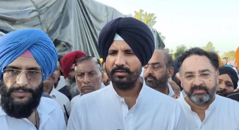 ਸੰਗਰੂਰ ’ਚ ਘੱਗਰ ਪੀੜਤਾਂ ਨੂੰ ਮਿਲੇ ਰਾਜਾ ਵੜਿੰਗ; ਲੋਕਾਂ ਦੀਆਂ ਤਕਲੀਫਾਂ ਸੁਣੀਆਂ, ਮੰਤਰੀ ਗੋਇਲ ਵੱਲ ਸਾਧੇ ਨਿਸ਼ਾਨੇ