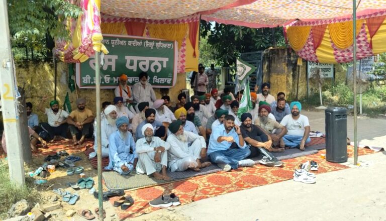 ਮਾਛੀਵਾੜਾ ਬਲਾਕ ਪੰਚਾਇਤ ਦਫਤਰ ਅੱਗੇ ਕਿਸਾਨਾਂ ਦਾ ਧਰਨਾ; ਪੰਚਾਇਤੀ ਜ਼ਮੀਨ ਦੀਆਂ ਬੋਲੀਆਂ ’ਚ ਘਪਲੇਬਾਜ਼ੀ ਦੇ ਇਲਜ਼ਾਮ