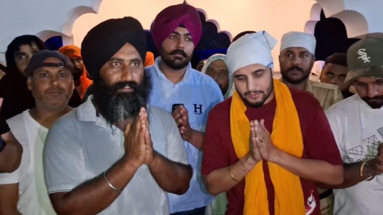 ਕਪੂਰਥਲਾ ਦੇ ਮੰਡ ਖੇਤਰ ਪਹੁੰਚੇ ਗਾਇਕ ਆਰ ਨੈਤ; ਹੜ੍ਹ ਪੀੜਤਾਂ ਦੀ ਮਦਦ ਲਈ ਭੇਂਟ ਕੀਤੀ ਰਾਹਤ ਸਮੱਗਰੀ