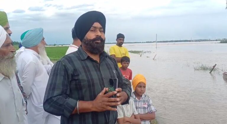 ਖਡੂਰ ਸਾਹਿਬ ਦੇ ਪਿੰਡ ਧੂੰਦਾ ’ਚ ਹੜ੍ਹਾਂ ਦੀ ਮਾਰ; ਪਿੰਡ ਵਾਸੀਆਂ ਨੇ ਮਦਦ ਲਈ ਲਾਈ ਗੁਹਾਰ; ਪ੍ਰਸ਼ਾਸਨ ’ਤੇ ਲੱਗੇ ਅਣਗੋਲਿਆ ਕਰਨ ਦੇ ਇਲਜ਼ਾਮ