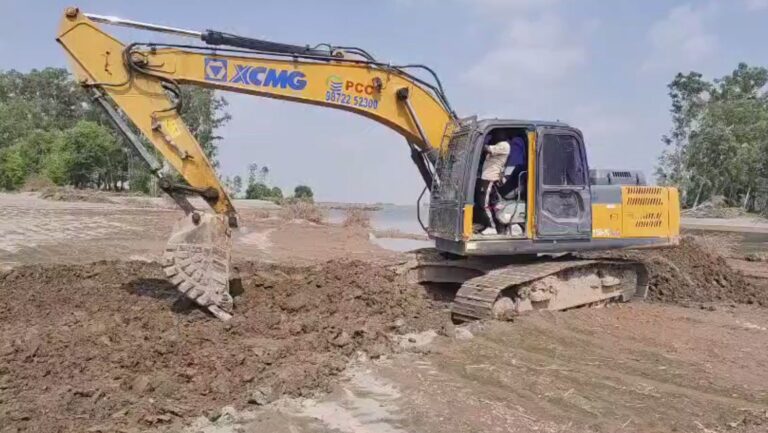 ਕਰਤਾਰਪੁਰ ਕੋਰੀਡੋਰ ਬੰਨ ਬੰਨ੍ਹਣ ਦਾ ਕੰਮ ਜਾਰੀ; ਅਕਾਲੀ ਆਗੂ ਸੁੱਚਾ ਸਿੰਘ ਲੰਗਾਹ ਕਰ ਰਹੇ ਸੇਵਾ