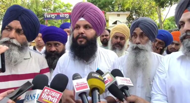 ਸੰਗਰੂਰ ਜੇਲ੍ਹ ਅੰਦਰ ਸ਼ਿਫਟ ਹੋਏ ਸੰਦੀਪ ਸਨੀ; ਭਰਾ ਮਨਦੀਪ ਸਿੰਘ ਨੇ ਜੇਲ੍ਹ ਅੰਦਰ ਕੀਤੀ ਮੁਲਾਕਾਤ; ਥਰਡ ਡਿਗਰੀ ਵਰਤਣ ਦੇ ਲਾਏ ਇਲਜ਼ਾਮ