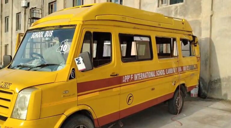 ਲੰਬੀ ’ਚ ਪਲਟੀ ਤੇਜ਼ ਰਫਤਾਰ ਸਕੂਲੀ ਬੱਸ; ਤਿੰਨ ਬੱਚੇ ਜ਼ਖਮੀ, ਇਕ ਦੀ ਹਾਲਤ ਗੰਭੀਰ