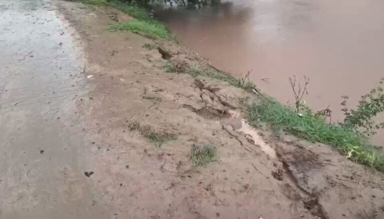 ਮੂਨਕ ਨੇੜੇ ਘੱਗਰ’ਚ ਪਈਆਂ ਤਰੇੜਾਂ ਨੇ ਵਧਾਈ ਚਿੰਤਾ; ਹੜਾਂ ਦੇ ਖ਼ਤਰੇ ਚਲਦਿਆਂ ਦਹਿਸ਼ਤ ’ਚ ਲੋਕ