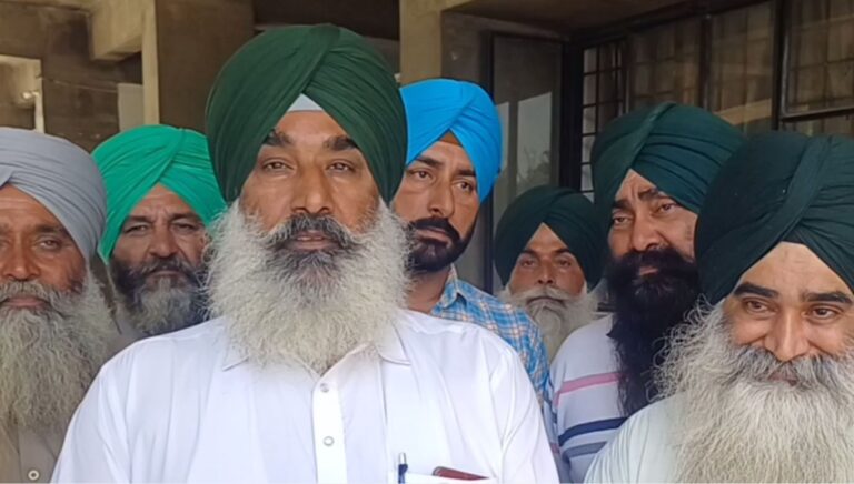 ਫਤਹਿਗੜ੍ਹ ਡਿਪਟੀ ਕਮਿਸ਼ਨਰ ਨੂੰ ਮਿਲਿਆ ਕਿਸਾਨਾਂ ਵਫਦ; ਪਰਾਲੀ ਦੇ ਮਾਮਲੇ ਨੂੰ ਲੈ ਕੇ ਦਿੱਤਾ ਮੰਗ ਪੱਤਰ