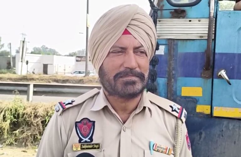 ਜਲੰਧਰ ’ਚ ਟਰੱਕ ਤੇ ਮੋਟਰ ਸਾਈਕਲ ਵਿਚਾਲੇ ਹਾਦਸਾ; ਮੋਟਰ ਸਾਈਕਲ ਸਵਾਰ ਦੀਆਂ ਟੁੱਟੀਆਂ ਦੋਵੇਂ ਲੱਤਾਂ