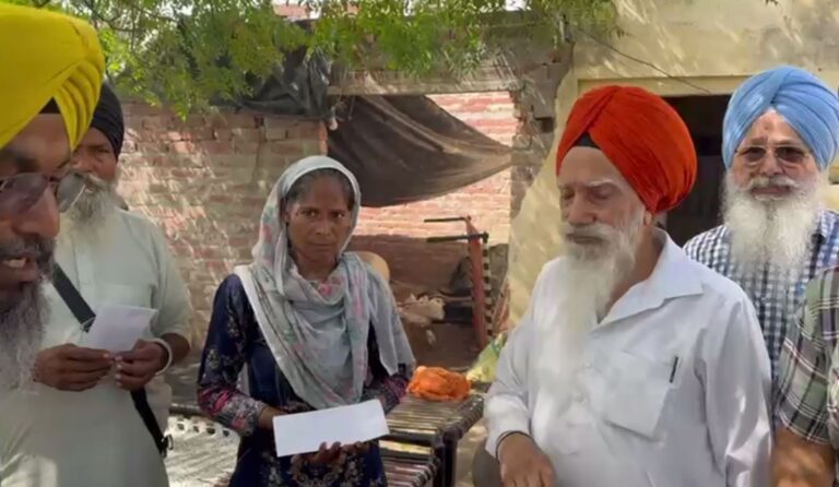 ਫਿਰੋਜ਼ਪੁਰ ’ਚ ਮਦਦ ਲੈ ਕੇ ਪਹੁੰਚਿਆ ਢੇਸੀ ਪਰਿਵਾਰ; ਯੂਕੇ ਸਾਂਸਦ ਢੇਸੀ ਨੇ ਹੜ੍ਹ ਪੀੜਤਾਂ ਨੂੰ ਦਿੱਤੀ ਮਦਦ