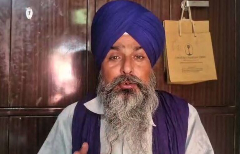 ਅੰਮ੍ਰਿਤਸਰ ’ਚ ਸਰਕਾਰਾਂ ’ਤੇ ਕਿਸਾਨ ਆਗੂ ਸਰਵਨ ਪੰਧੇਰ; ਪ੍ਰਦੂਸ਼ਣ ਲਈ ਕਿਸਾਨਾਂ ਨੂੰ ਜ਼ਿੰਮੇਵਾਰ ਠਹਿਰਾਉਣ ਦੀ ਨਿੰਦਾ