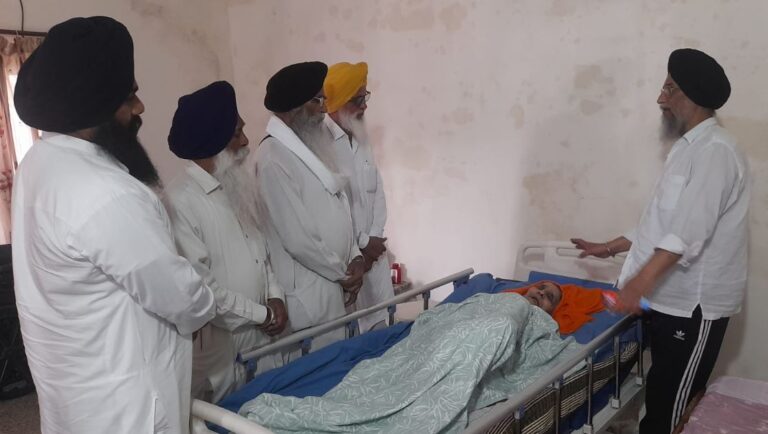 ਐਡਵੋਕੇਟ ਧਾਮੀ ਨੇ ਜਾਣਿਆ ਭਾਈ ਹਵਾਰਾ ਦੀ ਮਾਤਾ ਦਾ ਹਾਲ; ਬੰਦੀ ਸਿੰਘਾਂ ਨਾਲ ਬੇਇਨਸਾਫੀ ਦੀ ਕੀਤੀ ਨਿੰਦਾ