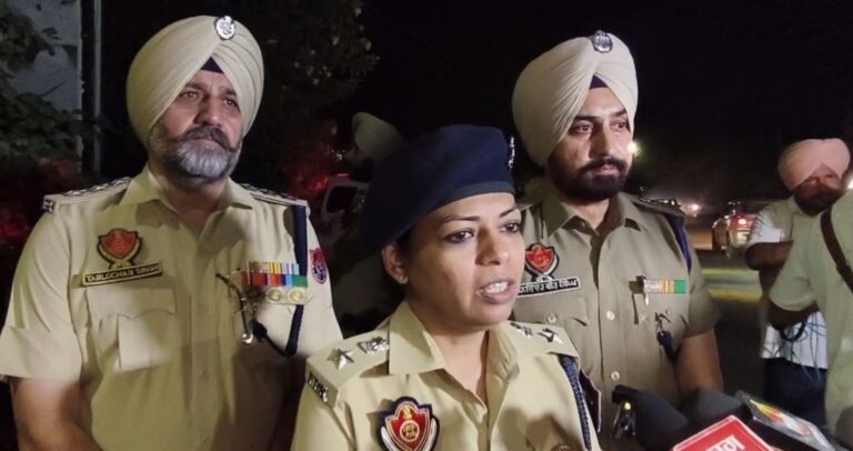 ਫਰੀਦਕੋਟ ਪੁਲਿਸ ਤਿਉਹਾਰਾਂ ਦੇ ਮੱਦੇਨਜਰ ਚੌਕਸੀ ਵਧਾਈ; ਐਸਐਸਪੀ ਨੇ ਖੁਦ ਸੜਕਾਂ ’ਤੇ ਉਤਰ ਕੇ ਲਿਆ ਜਾਇਜ਼ਾ