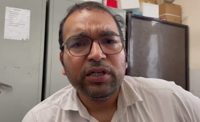 ਜਲਾਲਾਬਾਦ ਦੇ ਸਿਵਲ ਹਸਪਤਾਲ ’ਚ ਦੋ ਧਿਰਾਂ ਵਿਚਾਲੇ ਜੰਮ ਕੇ ਲੜਾਈ; ਖੁੱਲ੍ਹਆਮ ਚੱਲੀਆਂ ਡਾਂਗਾਂ ਦੀ ਵੀਡੀਓ ਵਾਇਰਲ