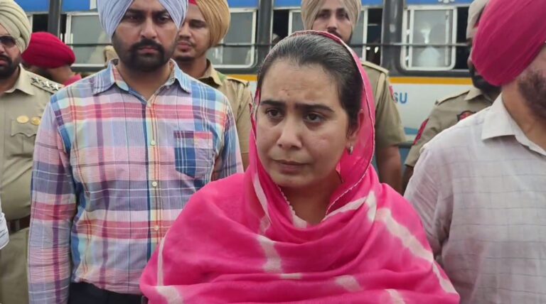 ਸੰਗਰੂਰ ਦੇ ਸੁਨਾਮ ਰੋਡ ’ਤੇ ਪ੍ਰਸ਼ਾਸਨ ਨੇ ਖੁਲ੍ਹਵਾਈ ਬੰਦ ਡਰੇਨ;  ਜੇਸੀਬੀ ਦੀ ਮਦਦ ਨਾਲ ਤੋੜਿਆ ਡਰੇਨ ਦਾ ਨੱਕਾ