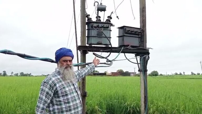 ਤਰਨ ਤਾਰਨ ’ਚ ਚੋਰਾਂ ਦੀ ਸਰਗਰਮੀ ਤੋਂ ਕਿਸਾਨ ਦੁਖੀ; ਸੇਵਾ ’ਚ ਲੱਗੇ ਕਿਸਾਨਾਂ ਦੇ ਖੇਤਾਂ ’ਚੋਂ ਟਰਾਸਫਾਰਮਰ ਚੋਰੀ;  ਕਿਸਾਨਾਂ ਨੇ ਪੁਲਿਸ ਤੋਂ ਚੋਰਾਂ ਖਿਲਾਫ਼ ਸਿਕੰਜ਼ਾ ਕੱਸਣ ਦੀ ਮੰਗ