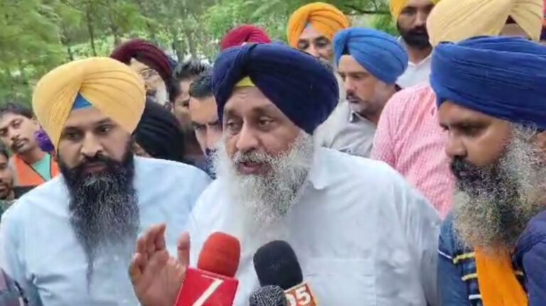 ਸਤਲੁਜ ਦਰਿਆ ਦੇ ਬੰਨ ’ਤੇ ਪਹੁੰਚੇ ਸੁਖਬੀਰ ਬਾਦਲ; ਪਿੰਡ ਫੱਸਿਆ ਲਾਗੇ ਲੱਗੀ ਢਾਂਹ ਦਾ ਲਿਆ ਜਾਇਜ਼ਾ