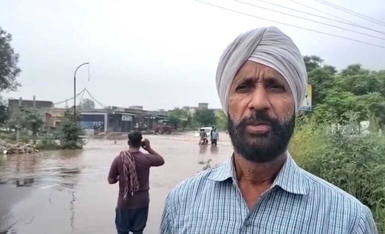 ਅਜਨਾਲਾ ਦੇ ਪਿੰਡ ਸਾਹੁਵਾਲਾ ’ਚ ਹੜ੍ਹਾਂ ਦੀ ਤਬਾਹੀ; ਰਾਵੀ ਦੇ ਪਾਣੀ ਨਾਲ ਚੁਫੇਰਿਓ ਘਿਰਿਆ ਪੂਰਾ ਪਿੰਡ; 1988 ਤੋਂ ਬਾਦ ਮੁੜ ਵਾਪਰੀ ਵੱਡੀ ਤਬਾਹੀ