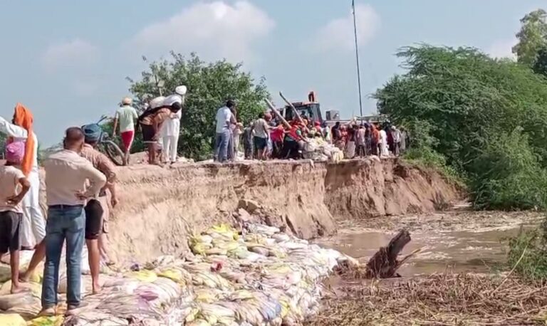 ਤਾਰਨ ਤਾਰਨ ਦੇ ਪਿੰਡ ਸਭਰਾਂ ਪਾਡਿਆਂ ਬੰਨ ਨੂੰ ਲੱਗੀ ਢਾਹ; ਲੋਕਾਂ ’ਚ ਦਹਿਸ਼ਤ ਦਾ ਮਾਹੌਲ;  ਮਦਦ ਲਈ ਕੀਤੀਆਂ ਜਾ ਰਹੀਆਂ ਅਪੀਲਾਂ