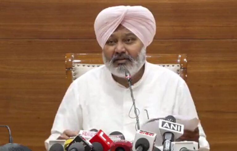 ਖਜਾਨਾ ਮੰਤਰੀ ਹਰਪਾਲ ਸਿੰਘ ਚੀਮਾ ਦਾ ਭਾਜਪਾ ’ਤੇ ਹਮਲਾ; ਡੁੱਬ ਰਹੇ ਪੰਜਾਬ ਅੰਦਰ ਸਿਆਸੀ ਰੈਲੀ ਕਰਨ ’ਤੇ ਚੁੱਕੇ ਸਵਾਲ; ਪੰਜਾਬ ਦਾ 60 ਹਜ਼ਾਰ ਕਰੋੜ ਛੇਤੀ ਜਾਰੀ ਕਰਨ ਦੀ ਮੰਗ