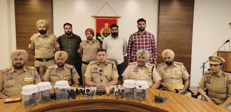 ਮਲੋਟ ਪੁਲਿਸ ਵੱਲੋਂ ਲਾਰੈਂਸ ਗਰੋਹ ਦੇ ਸਾਥੀ ਗ੍ਰਿਫਤਾਰ; 5 ਗੈਰ-ਕਾਨੂੰਨੀ ਪਿਸਟਲਾਂ ਸਮੇਤ ਦੋ ਦੋਸ਼ੀ ਕਾਬੂ