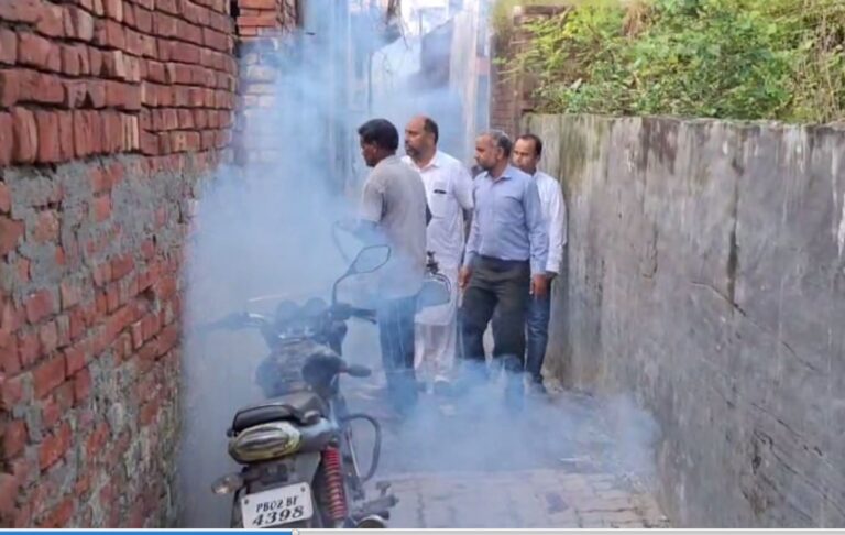 ਅਜਨਾਲਾ ਨਗਰ ਪੰਚਾਇਤ ਵੱਲੋਂ ਸਾਫ ਸਫਾਈ ਦਾ ਕੰਮ ਸ਼ੁਰੂ; ਵਾਰਡਾਂ ਨੂੰ ਬਿਮਾਰੀ ਮੁਕਤ ਕਰਨ ਲਈ ਕੀਤੀ ਫੋਗਿੰਗ