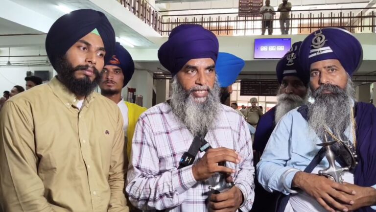 ਅੰਮ੍ਰਿਤਸਰ ਦੇ ਡੀਸੀ ਨੂੰ ਜਥੇਬੰਦੀਆਂ ਦਾ ਮੰਗ ਪੱਤਰ; ਰਾਜਾ ਕਿੰਗ ਖਿਲਾਫ਼ ਸਖ਼ਤ ਕਾਰਵਾਈ ਦੀ ਮੰਗ;  ਭੰਡਾਰੀ ਪੁੱਲ ਜਾਮ ਕਰਨ ਦੀ ਦਿੱਤੀ ਚਿਤਾਵਨੀ