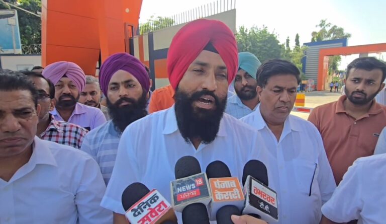 ਨਾਭਾ ’ਚ ਤੇਲ ਕੰਪਨੀ ਖਿਲਾਫ ਡਿਸਟ੍ਰੀਬਿਊਟਰਾਂ ਦਾ ਧਰਨਾ; ਹੜ੍ਹ ਪੀੜਤਾਂ ਲਈ ਕਮਰਸ਼ੀਅਲ ਸਿਲੰਡਰ ਦੇਣ ਦੇ ਇਲਜ਼ਾਮ