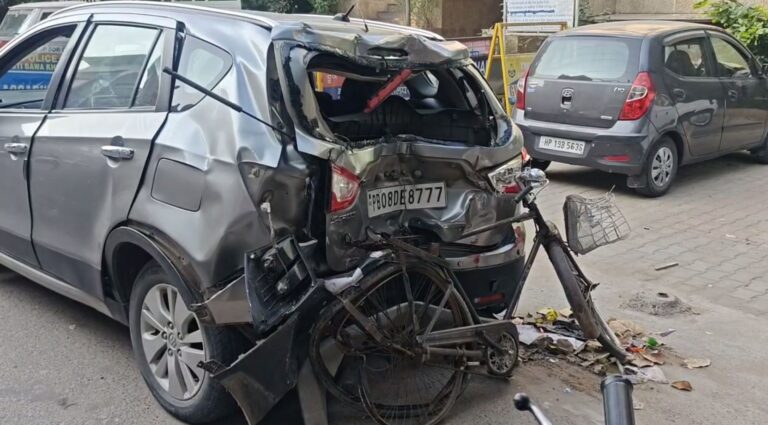 ਜਲੰਧਰ ’ਚ ਸਾਬਕਾ ਮੰਤਰੀ ਦੇ ਘਰ ਬਾਹਰ ਵੱਡਾ ਹਾਦਸਾ; ਕਾਰ ਸਿਖਦੀ ਕੁੜੀ ਨੇ ਸਾਈਕਲ ਵਾਲੇ ‘ਤੇ ਚੜ੍ਹਾਤੀ ਕਾਰ; ਘਟਨਾ ਸੀਸੀਟੀਵੀ ’ਚ ਕੈਦ, ਪੁਲਿਸ ਕਰ ਰਹੀ ਜਾਂਚ