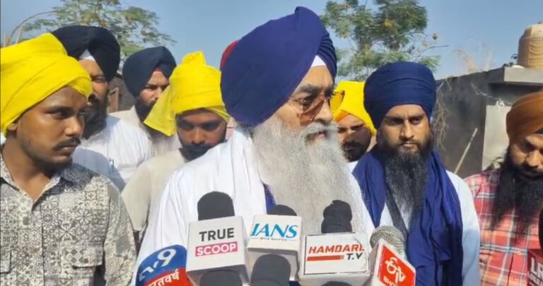 ਅਜਨਾਲਾ ’ਚ ਸਿੱਖ ਧਰਮ ’ਚ ਵਾਪਸ ਆਏ ਪਰਿਵਾਰ; ਪਰਿਵਾਰਾਂ ਦੇ ਘਰਾਂ ਦਾ ਰੱਖਿਆ ਨੀਂਹ ਪੱਥਰ; ਪਰਿਵਾਰਾਂ ਦੇ ਹੜ੍ਹ ਕਾਰਨ ਢਹਿ ਗਏ ਸੀ ਘਰ