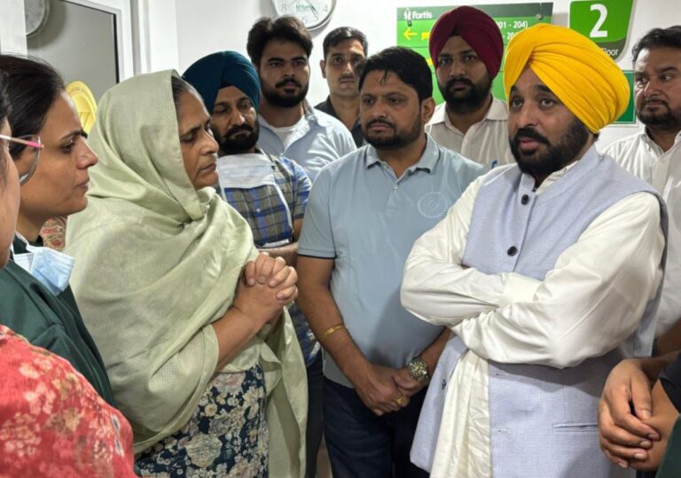 ਮੋਹਾਲੀ ਦੇ ਫੋਰਟਿਸ ਹਸਪਤਾਲ ਪਹੁੰਚੇ ਸੀਐਮ ਮਾਨ; ਰਾਜਵੀਰ ਜਵੰਦਾ ਦਾ ਜਾਣਿਆ ਹਾਲ