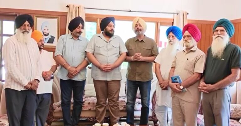 ਸੰਦੀਪ ਸੰਨੀ ਦੇ ਵਕੀਲਾਂ ਨੂੰ ਮਿਲਿਆ ਅਕਾਲੀ ਦਲ ਦਾ ਵਫ਼ਦ; ਸੰਦੀਪ ਸੰਨੀ ਦੇ ਵਕੀਲਾਂ ਨੂੰ ਮਿਲ ਕੇ ਕੀਤੀ ਹੌਂਸਲਾ-ਅਫਜਾਈ