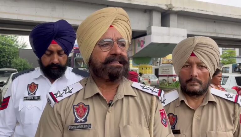 ਮੋਗਾ ਟਰੈਫਿਕ ਪੁਲਿਸ ਨੇ ਹਟਾਏ ਨਾਜਾਇਜ਼ ਕਬਜ਼ੇ; ਨਿਯਮ ਤੋੜਣ ਵਾਲਿਆਂ ਦੇ ਕੱਟੇ ਚੱਲਾਨ