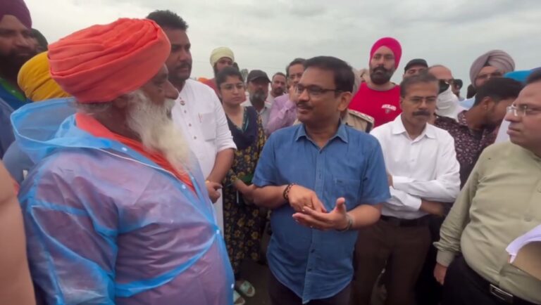 ਸੰਤ ਸੀਚੇਵਾਲ ਨੇ ਮੁੱਖ ਸਕੱਤਰ ਕੋਲ ਚੁੱਕਿਆ ਹਰੀਕੇ ਪੱਤਣ ਦਾ ਮੁੱਦਾ; ਹਰੀਕੇ ਪੱਤਣ ਨੂੰ ਡੀ-ਸਿਲਟਿੰਗ ਕਰਵਾਉਣ ਦੀ ਕੀਤੀ ਮੰਗ