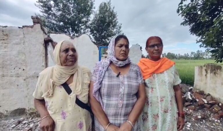 ਕਪੂਰਥਲਾ ਦੇ ਪਿੰਡ ਭੱਟਾ ’ਚ ਡਿੱਗੀ ਘਰ ਦੀ ਛੱਤ; ਮਾਂ ਧੀ ਦੀ ਮੁਸ਼ਕਲ ਨਾਲ ਬਚੀ ਜਾਨ; ਸਾਮਾਨ ਹੋਇਆ ਬਰਬਾਦ, ਮਦਦ ਲਈ ਗੁਹਾਰ