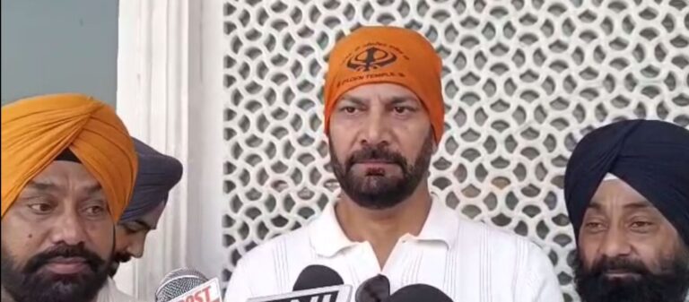 ਸ੍ਰੀ ਹਰਿਮੰਦਰ ਸਾਹਿਬ ਵਿਖੇ ਨਤਮਸਤਕ ਹੋਏ ਜਸਬੀਰ ਜੱਸੀ; ਹਰ ਪੀੜਤਾਂ ਦੀ ਚੜ੍ਹਦੀ ਕਲਾਂ ਲਈ ਕੀਤੀ ਅਰਦਾਸ