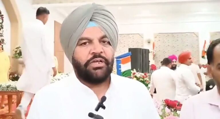 ਗੁਰਦਾਸਪੁਰ ਪਹੁੰਚੇ ਕਾਂਗਰਸੀ ਸਾਂਸਦ ਗੁਰਜੀਤ ਔਜਲਾ; ਕਾਂਗਰਸੀ ਆਗੂਆਂ ਦੀ ਮੀਟਿੰਗ ’ਚ ਕੀਤੀ ਸ਼ਿਰਕਤ; ਕਿਹਾ, ਜ਼ਿਲ੍ਹਾ ਪ੍ਰਧਾਨਾਂ ਦੀ ਛੇਤੀ ਹੋਵੇਗੀ ਚੋਣ