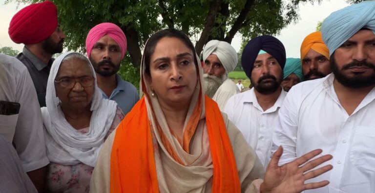 ਸਰਦੂਲਗੜ੍ਹ ’ਚ ਹਰਸਿਮਰਤ ਬਾਦਲ ਨੇ ਵੰਡੀ ਰਾਹਤ ਸਮੱਗਰੀ; ਘੱਗਰ ਦਰਿਆ ਕਾਰਨ ਹੋਏ ਨੁਕਸਾਨ ਦਾ ਲਿਆ ਜਾਇਜ਼ਾ