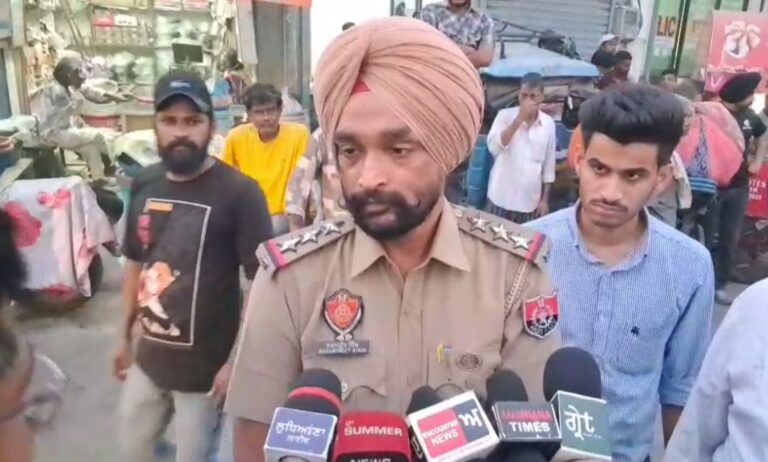 ਲੁਧਿਆਣਾ ਦੇ ਦਰੇਸੀ ਗਰਾਊਂਡ ਮੇਲੇ ਦਾ ਮੁੱਦਾ ਗਰਮਾਇਆ;  ਠੇਕੇਦਾਰ ਵੱਲੋਂ ਵਿਧਾਇਕ  ’ਤੇ ਇਲਜ਼ਾਮ; ਵਿਧਾਇਕ ਵੱਲੋਂ ਘਟਨਾ ਸਿਆਸੀ ਡਰਾਮਾ ਕਰਾਰ