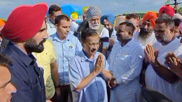 ਸੁਲਤਾਨਪੁਰ ਲੋਧੀ ਦੇ ਦੌਰੇ ’ਤੇ ਪਹੁੰਚੇ ਕੇਜਰੀਵਾਲ; ਹੜ੍ਹ ਪ੍ਰਭਾਵਿਤ ਇਲਾਕਿਆਂ ’ਚ ਸੁਣੀਆਂ ਮੁਸ਼ਕਲਾਂ