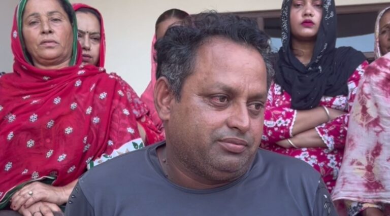 ਅੰਮ੍ਰਿਤਸਰ ’ਚ ਸਾਬਕਾ ਕਾਂਗਰਸੀ ਸਰਪੰਚ ’ਤੇ ਪਰਚਾ; ਪਰਿਵਾਰ ਨੇ ਸੱਤਾਧਾਰੀ ਧਿਰ ’ਤੇ ਲਾਏ ਧੱਕੇ ਦੇ ਇਲਜ਼ਾਮ