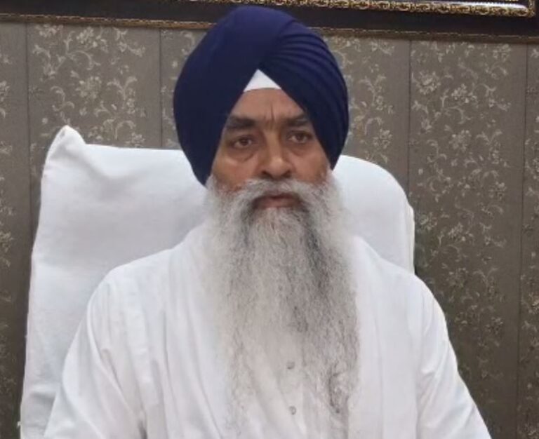 ਸ੍ਰੀ ਦਰਬਾਰ ਸਾਹਿਬ ਦੀ ਬੇਅਦਬੀ ਵਾਲੀ ਵੀਡੀਓ ਦੀ ਚੁਫੇਰਿਓਂ ਨਿੰਦਾ; ਹੈੱਡ ਗ੍ਰੰਥੀ ਗਿ. ਰਘਬੀਰ ਸਿੰਘ ਵੱਲੋਂ ਸਖਤ ਕਾਰਵਾਈ ਦੀ ਮੰਗ