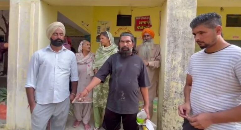 ਫਗਵਾੜਾ ’ਚ ਸਕੂਲ ਅੰਦਰ ਪਾਈ ਭਰਤ ਉਠੇ ਸਵਾਲ;  ਸਰਪੰਚ ’ਤੇ ਲੱਗੇ ਕੂੜੇ ਵਾਲੀ ਮਿੱਟੀ ਪਾਉਣ ਦੇ ਇਲਜ਼ਾਮ