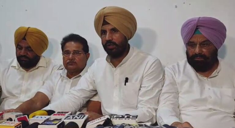 ਅੰਮ੍ਰਿਤਸਰ ਦੇ ਹੜ੍ਹ ਪੀੜਤਾਂ ਦੀ ਮਦਦ ਲਈ ਰਾਜਾ ਵੜਿੰਗ ਦੀ ਮੀਟਿੰਗ; ਕਾਂਗਰਸੀ ਨੇਤਾਵਾਂ ਤੇ ਵਰਕਰਾਂ ਨੇ ਮਿਲ ਕੇ ਬਣਾਈ ਰਾਹਤ ਯੋਜਨਾ