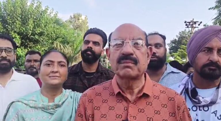 ਜਲੰਧਰ ’ਚ ਮੰਤਰੀ ਮੋਹਿੰਦਰ ਭਗਤ ਨੇ ਵੰਡੀ ਰਾਹਤ ਸਮੱਗਰੀ; ਚਿੱਟੀ ਵੇਈਂ ਤੋਂ ਪ੍ਰਭਾਵਿਤ ਲੋਕਾਂ ਸੰਭਵ ਮਦਦ ਦਾ ਭਰੋਸਾ