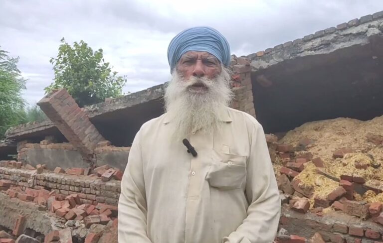 ਗੁਰਦਾਸਪੁਰ ਦੇ ਪਿੰਡ ਤੱਤਲੇ ’ਚ ਮੀਂਹ ਨਾਲ ਡਿੱਗਾ 100 ਫੁੱਟੀ ਸ਼ੈਂਡ; ਜਾਨੀ ਨੁਕਸਾਨ ਦਾ ਬਚਾਅ; 15 ਟਰਾਲੀਆਂ ਤੂੜੀ ਤੇ ਟੋਕਾ ਖਰਾਬ, 15 ਲੱਖ ਦਾ ਨੁਕਸਾਨ