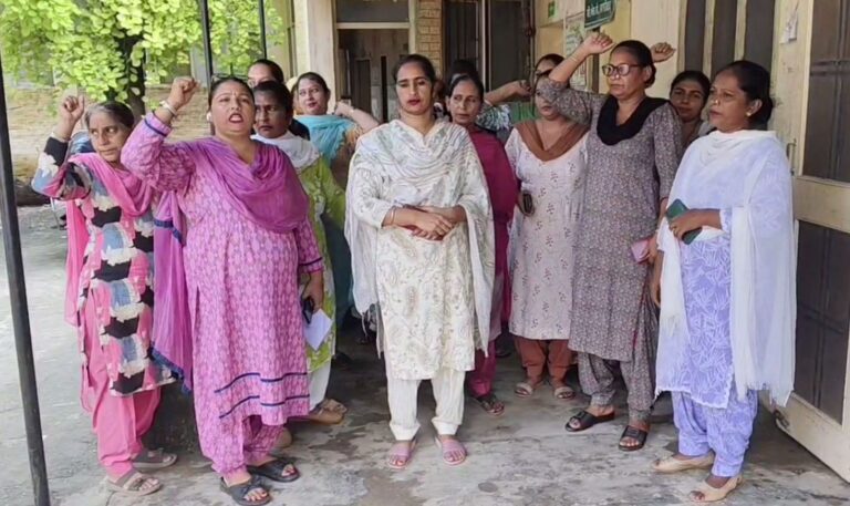 ਭਵਾਨੀਗੜ੍ਹ ਹਸਪਤਾਲ ਗਾਇਨੀ ਡਾਕਟਰ ਨਾ ਹੋਣ ਤੋਂ ਮਰੀਜ਼ ਪ੍ਰੇਸ਼ਾਨ; ਲੋਕਾਂ ਨੇ ਹਸਪਤਾਲ ਅੰਦਰ ਗਾਇਨੀ ਡਾਕਟਰ ਤੈਨਾਤ ਕਰਨ ਦੀ ਮੰਗ