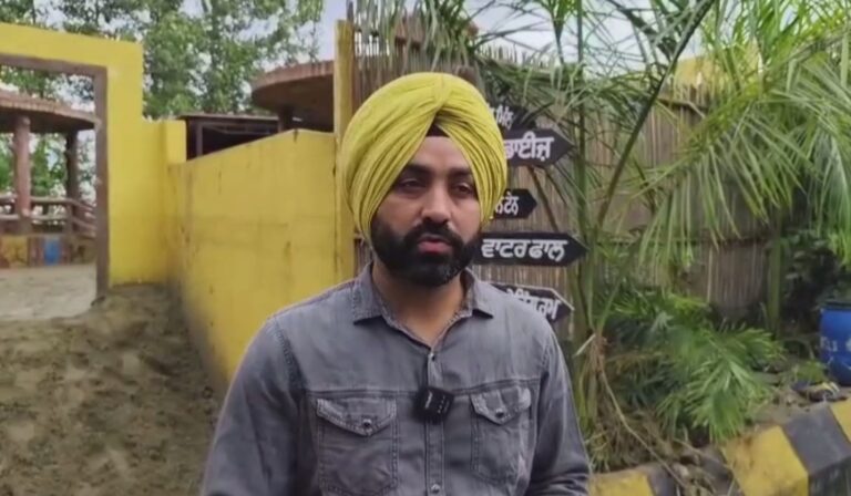 ਗੁਰਦਾਸਪੁਰ ’ਚ ਹੜ੍ਹਾਂ ਨੇ ਬਰਬਾਦ ਕੀਤਾ ਨੌਜਵਾਨ ਦਾ ਕਾਰੋਬਾਰ; ਸੇਵਾ ਕੇਂਦਰ ਦੀ ਨੌਕਰੀ ਛੱਡ ਖੋਲ੍ਹਿਆ ਸੀ ਪ੍ਰੀ ਵੈਡਿੰਗ ਸਟੂਡੀਓ; ਹੜ੍ਹਾਂ ਕਾਰਨ ਬਰਬਾਦ ਹੋਇਆ ਸਾਰਾ ਸਟੂਡੀਓ