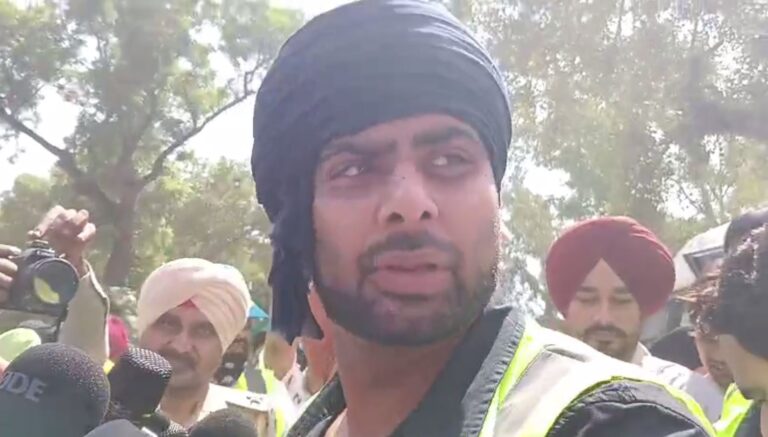 ਹੜ੍ਹ ਪੀੜਤ ਕਿਸਾਨਾਂ ਲਈ ਮਸੀਹਾ ਬਣੇ ਮਨਕੀਰਤ ਔਲਖ; ਸਪੁਰਦ ਕੀਤੇ 10 ਹੋਰ ਟਰੈਕਰਟਰ