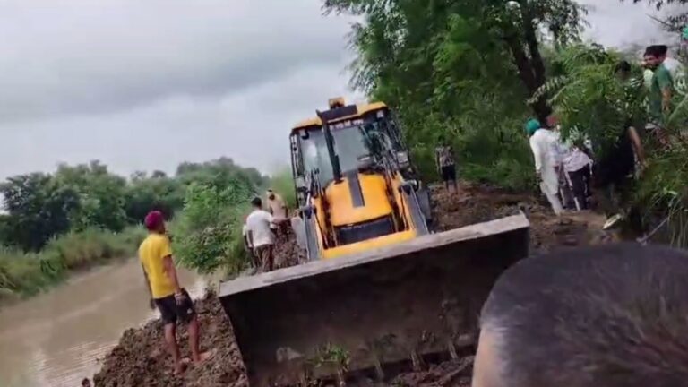 ਫਰੀਦਕੋਟ ’ਚ ਪਾਣੀ ਨਿਕਾਸੀ ਨੂੰ ਲੈ ਕੇ ਹੰਗਾਮਾ; ਵਿਭਾਗ ਵੱਲੋਂ ਪਾਣੀ ਨਹਿਰ ਅੰਦਰ ਸੁੱਟਣ ਦਾ ਵਿਰੋਧ; ਪਿੰਡ ਵਾਸੀਆਂ ਨੇ ਨਹਿਰ ਦੇ ਕੰਢਾ ਤੋੜ ਸੁੱਟਿਆ ਸੀ ਪਾਣੀ